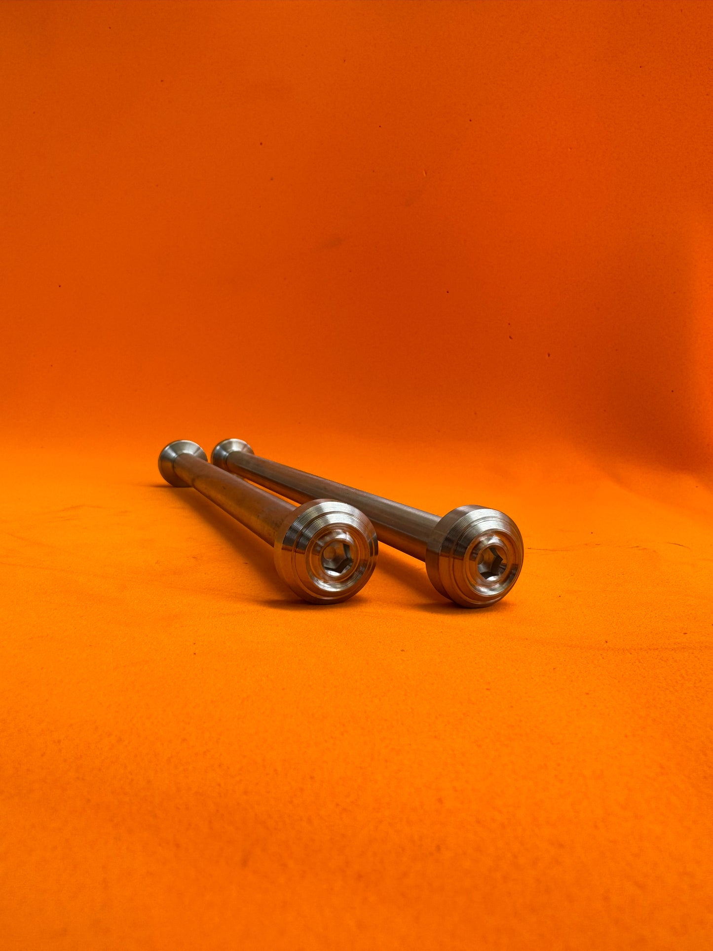 AXLE SLM SWINGARM ALLOY R