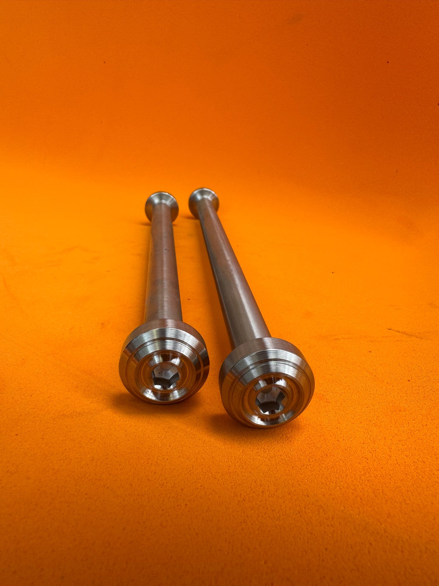 AXLE SLM SWINGARM ALLOY R