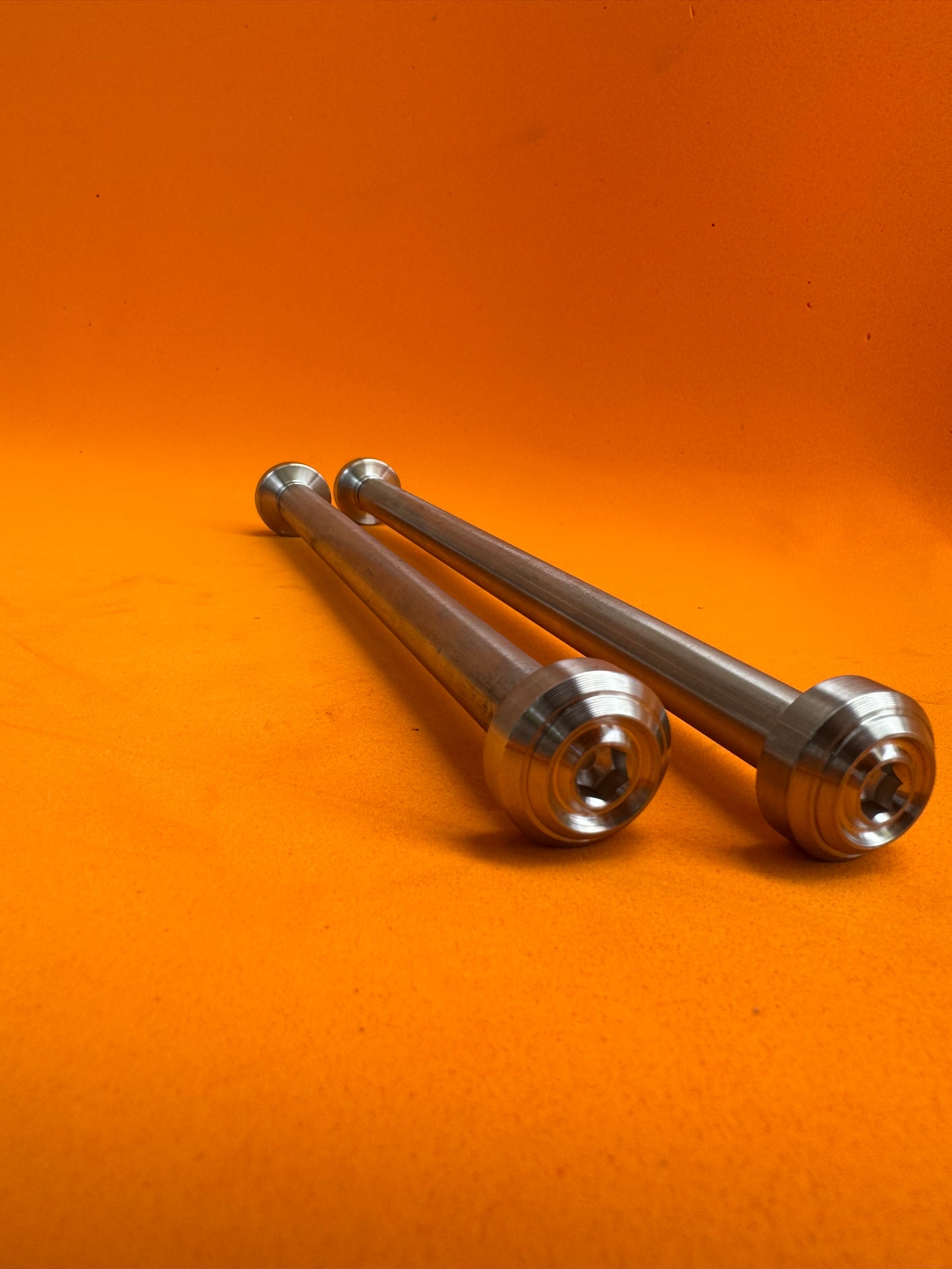 AXLE SLM SWINGARM STOCK R