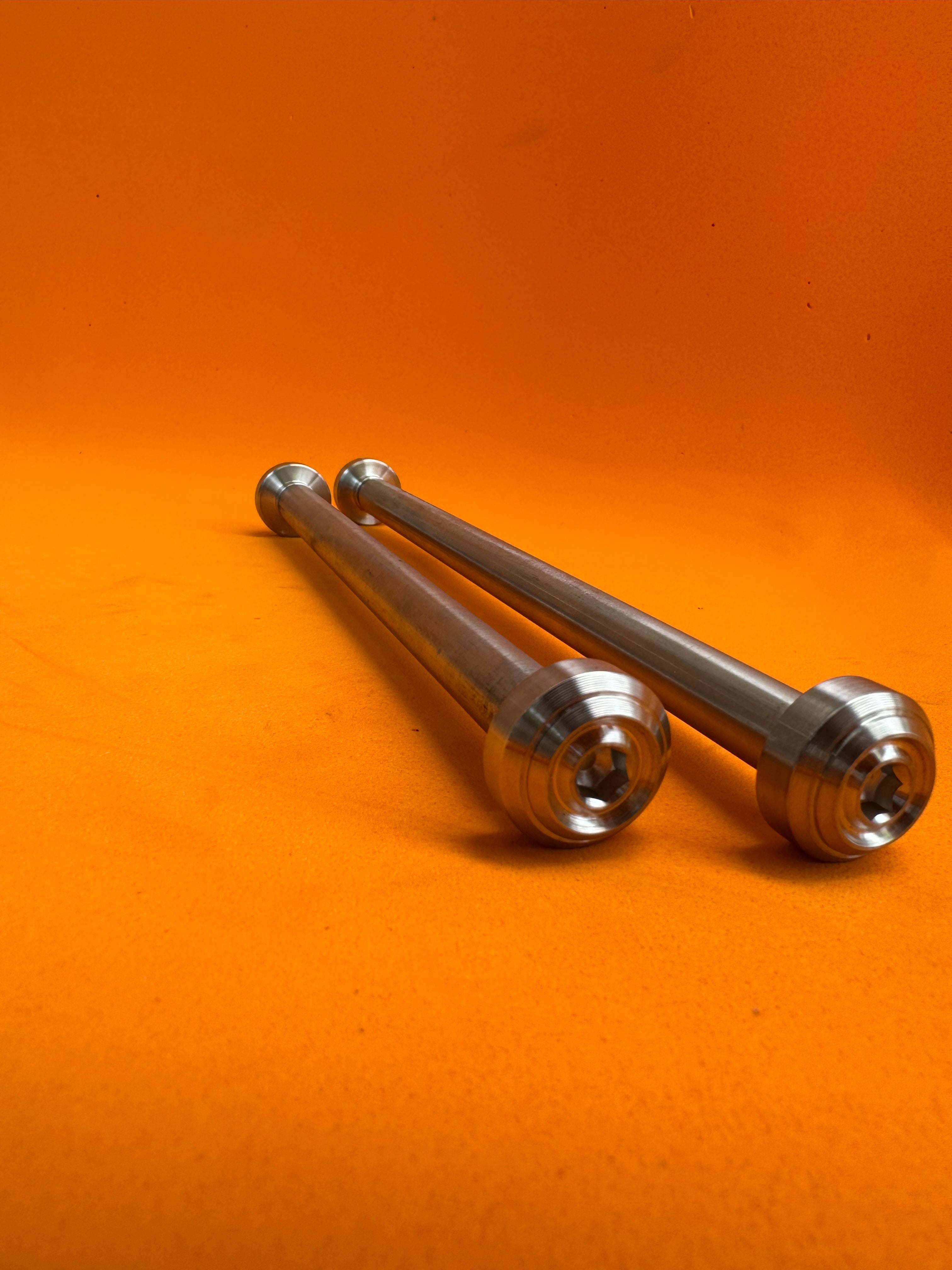 AXLE SLM SWINGARM STOCK R
